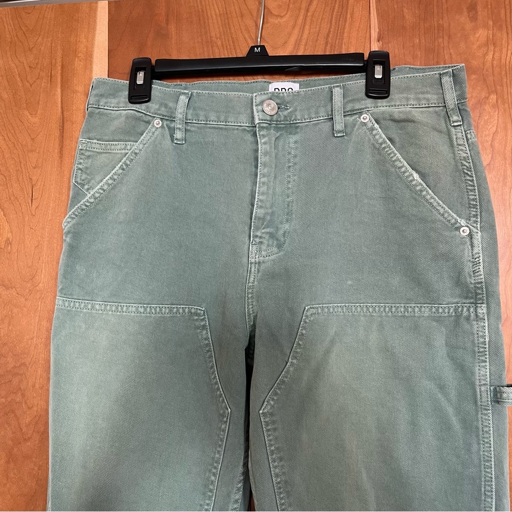 Men’s BDG seafoam green work style jeans. Size 32x32